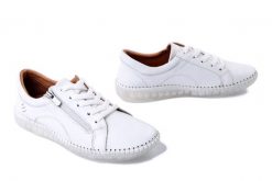 MANITU 850118-03 weiss, półbuty damskie. Białe półbuty damskie Manitu, bez wzorów, ze skóry, bez obcasa. Za 319.90 zł.