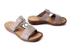 RIEKER 60885-62 beige, klapki damskie. Brązowe klapki damskie Rieker, bez wzorów, bez obcasa. Za 217.43 zł.