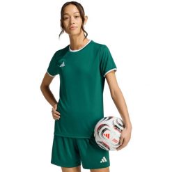 Koszulka damska adidas Entrada 26 Jersey. Zielone bluzki damskie Adidas, bez wzorów, z jersey, sportowe, bez kołnierzyka, bez ramiączek. Za 60.99 zł.