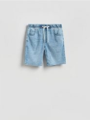 Jeansowe szorty jogger - niebieski. Niebieskie szorty męskie Reserved, z denimu, bez kołnierzyka. Za 99.99 zł.