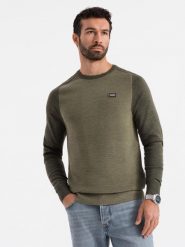 Bawełniany sweter męski z naszywką i raglanowymi rękawami – oliwkowy V2 OM-SWSW-0121 - XXL. Niebieskie swetry męskie Ombre Clothing, l, z aplikacjami, z bawełny, bez kołnierzyka. Za 125.99 zł.
