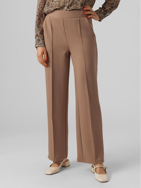 Vero Moda Spodnie materiałowe 10296830 Brązowy Relaxed Fit. Brązowe spodnie materiałowe damskie Vero Moda, bez wzorów, z materiału. Za 129.99 zł.
