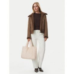 Torebka Guess. Białe torebki klasyczne damskie Guess, z aplikacjami, bez dodatków. Za 394.99 zł.