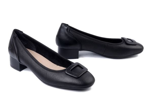 RIEKER 43453-00 black, czółenka damskie. Czarne czółenka damskie Rieker, bez wzorów, bez obcasa. Za 329.90 zł.