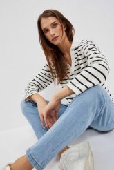 Bluza w paski z dekoltem w serek i kołnierzykiem perłowo-czarna. Białe bluzy bez kaptura damskie MOODO, xxl, z bawełny. W wyprzedaży za 49.99 zł.