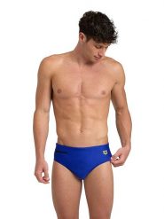 Arena Kąpielówki w kolorze niebieskim rozmiar: 5. Niebieskie kąpielówki męskie Arena, bez wzorów, z materiału. Za 52.30 zł.