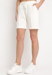 Białe Klasyczne Szorty z Gumką w Pasie i Wsuwanymi Kieszeniami Cadenzara. Białe szorty damskie Born2be, bez wzorów, eleganckie. Za 44.99 zł.