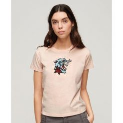 Koszulka dopasowana z haftem tatuażu. Czerwone bluzki sportowe damskie Superdry., bez wzorów, z bawełny, bez ramiączek. W wyprzedaży za 139.80 zł.