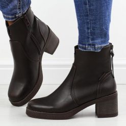 Brązowe botki damskie M.Daszyński 2426-5. Brązowe botki damskie M.Daszyński, na jesień, z materiału, eleganckie, bez obcasa, na obcasie, bez zapięcia. Za 209.00 zł.