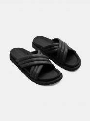 Klapki z ozdobnymi dżetami - czarny. Czarne klapki damskie Sinsay, bez wzorów, bez obcasa. Za 49.99 zł.