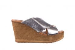 Koturny Bayla-179 9104 Srebrny, Skóra naturalna - 40. Szare czółenka damskie Bayla, bez wzorów, ze skóry, bez obcasa, na koturnie. W wyprzedaży za 62.10 zł.