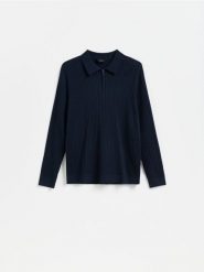 Prążkowany sweter polo - granatowy. Niebieskie swetry męskie Reserved, l, bez wzorów, z bawełny, bez kołnierzyka. Za 129.99 zł.