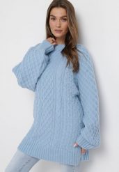 Jasnoniebieski Sweter o Wydłużonym Fasonie z Modnym Splotem Ahexa. Niebieskie swetry klasyczne damskie Born2be, ze splotem, bez kołnierzyka. Za 189.99 zł.