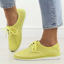 Cytrynowe skórzane ażurowe półbuty damskie T.Sokolski W26-01. Żółte półbuty damskie Sokolski, w ażurowe wzory, z jeansu, biznesowe, z okrągłym noskiem, bez obcasa. Za 209.00 zł.