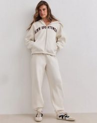 Damskie spodnie dresowe szczotkowany dżersej, średni stan Classic kremowy. Białe spodnie sportowe damskie Aim'n, xs, z bawełny, na fitness i siłownię. Za 346.00 zł.