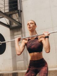 4F Biustonosz treningowy z niskim wsparciem damski - brązowy L. Brązowe biustonosze sportowe damskie 4f, bez wzorów, ze skóry. Za 129.99 zł.