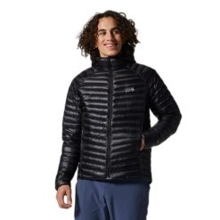 Kurtka turystyczna Mountain Hardwear Ghost Whisperer™. Czarne kurtki męskie MOUNTAIN HARDWEAR, bez wzorów, z puchu, sportowe, z kapturem. Za 1,522.50 zł.