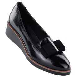 Półbuty damskie lakierowane na podwyższeniu czarne Vinceza 58630. Czarne półbuty damskie VINCEZA, bez wzorów, z lakierowanej skóry, bez obcasa, na koturnie. Za 149.99 zł.