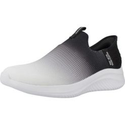 Buty SKECHERS SLIP INS: ULTRA FLEX 3.0 Czarny. Czarne trampki i tenisówki damskie Skechers, bez wzorów, z tkaniny. Za 277.99 zł.