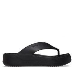 Japonki Crocs. Czarne klapki damskie Crocs, bez wzorów, bez obcasa. Za 169.99 zł.