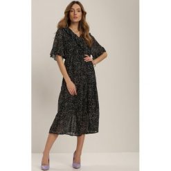 Czarna Sukienka Corrarene. Czarne sukienki damskie Renee, l, bez wzorów, bez kołnierzyka, bez ramiączek, midi, rozkloszowane. W wyprzedaży za 69.99 zł.