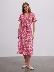 BGN Sukienka w kolorze jasnoróżowo-różowym rozmiar: 40. Różowe sukienki damskie BGN, na imprezę, bez wzorów, z wiskozy, bez kołnierzyka, bez ramiączek, midi. Za 132.05 zł.