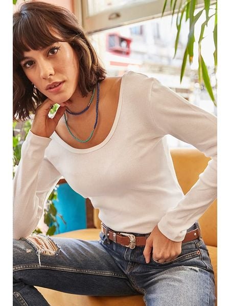 Olalook Koszulka w kolorze białym rozmiar: M. Białe t-shirty damskie Olalook, m, bez wzorów, bez kołnierzyka. Za 60.88 zł.