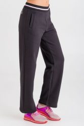 Spodnie dresowe EMPORIO ARMANI. Spodnie dresowe damskie Emporio Armani, bez wzorów, z dresówki. W wyprzedaży za 592.97 zł.