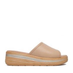 Klapki Lasocki. Brązowe klapki damskie Lasocki, bez wzorów, bez obcasa. Za 169.99 zł.
