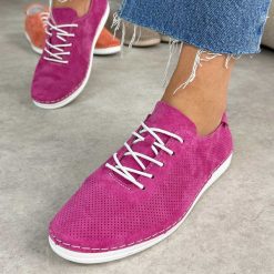 Fuksja ażurowe skórzane półbuty damskie S.Barski 7080. Czerwone półbuty damskie S.BARSKI, w ażurowe wzory, z jeansu, casualowe, bez obcasa, na płaskiej podeszwie. Za 249.00 zł.