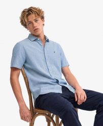 Superdry Koszula Riviera z krótkim rękawem z lnu - Blue Chalk Stripe. Niebieskie koszule damskie Superdry., na lato, m, bez wzorów, ze lnu, klasyczne, bez kołnierzyka, bez ramiączek. Za 352.05 zł.