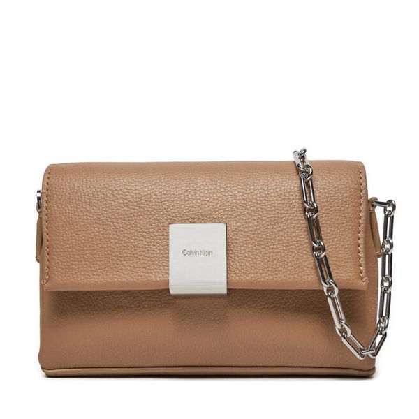 Torebka Calvin Klein. Zielone listonoszki damskie CALVIN KLEIN, bez wzorów, bez dodatków. Za 303.99 zł.