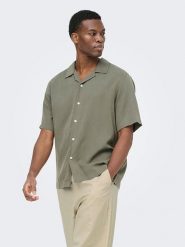 ONLY & SONS Koszula "Onsperu" - Regular fit - w kolorze zielonym rozmiar: S. Zielone koszule męskie Only & Sons, s, bez wzorów, z lyocellu, bez kołnierzyka, bez ramiączek. Za 114.95 zł.
