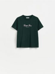 Bawełniany t-shirt z nadrukiem - ciemnozielony. Zielone t-shirty damskie Reserved, l, bez wzorów, z bawełny, bez kołnierzyka. Za 35.99 zł.