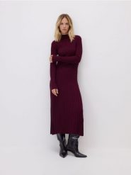 Sukienka maxi - ciemnofioletowy. Fioletowe sukienki damskie Reserved, l, bez wzorów, z dzianiny, bez kołnierzyka, bez ramiączek, maxi, dopasowane. Za 229.99 zł.