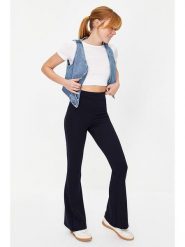 Trendyol Legginsy w kolorze granatowym rozmiar: L. Niebieskie legginsy damskie Trendyol, l, bez wzorów. Za 72.95 zł.