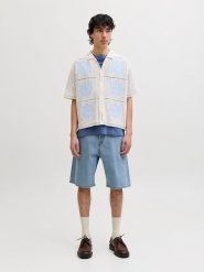 Jack & Jones Bermudy dżinsowe "Alex" w kolorze błękitnym rozmiar: XL. Niebieskie szorty męskie Jack & Jones, z aplikacjami, z bawełny, klasyczne. Za 96.37 zł.