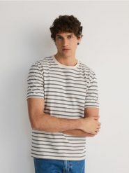 T-shirt regular w paski - beżowy. Brązowe t-shirty męskie Reserved, l, bez wzorów, z bawełny, bez kołnierzyka. W wyprzedaży za 59.99 zł.