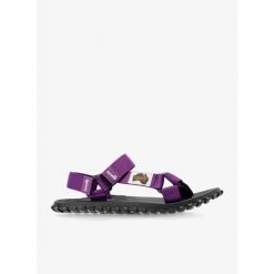 Sandały turystyczne damskie Gumbies Scrambler Sandals. Fioletowe sandały damskie Gumbies, bez wzorów, bez obcasa. Za 109.99 zł.