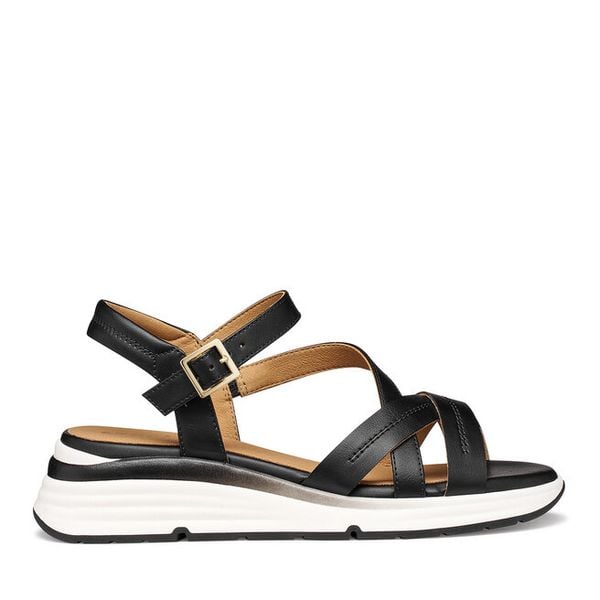 Sandały Geox. Czarne sandały damskie Geox, bez wzorów, bez obcasa, na koturnie. Za 419.99 zł.