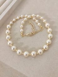 Nakkash Pozłacany naszyjnik z perłami syntetycznymi rozmiar: onesize. Żółte naszyjniki damskie Nakkash, metalowe. Za 56.95 zł.