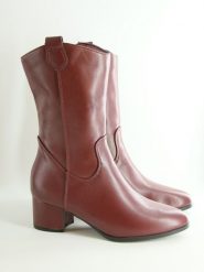 Bellucci Botki w kolorze bordowym rozmiar: 40. Czerwone botki damskie Bellucci, eleganckie, bez obcasa, bez zapięcia. Za 152.99 zł.