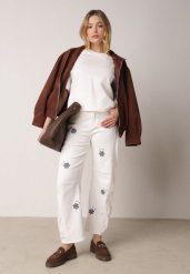 Białe Jeansy Balloon z Wysokim Stanem Zdobione Haftem w Kwiaty Thertheris. Białe jeansy damskie Born2be, z podwyższonym stanem. Za 109.99 zł.