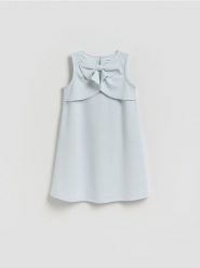 Gładka sukienka z kokardką - jasnoniebieski. Niebieskie sukienki dziewczęce Reserved, bez wzorów, z tkaniny, bez ramiączek. Za 89.99 zł.