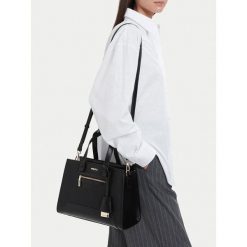 Torebka MEXX. Czarne torebki klasyczne damskie Mexx, bez wzorów, bez dodatków. Za 299.99 zł.
