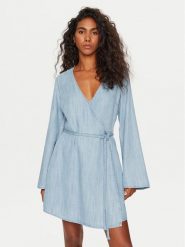 Guess Sukienka codzienna W2YK67 D22S5 Błękitny Relaxed Fit. Niebieskie sukienki damskie Guess, na co dzień, s, z aplikacjami, z lyocellu, bez kołnierzyka, bez ramiączek, proste. Za 459.99 zł.