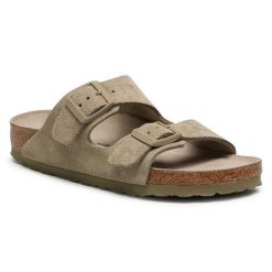 Klapki Birkenstock. Zielone klapki damskie Birkenstock, bez wzorów, bez obcasa. Za 599.99 zł.