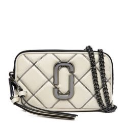 Torebka Marc Jacobs. Białe torebki klasyczne damskie MARC JACOBS, bez wzorów, wizytowe, bez kołnierzyka, bez ramiączek. Za 1,399.00 zł.