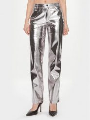 Guess Spodnie z imitacji skóry W4RB33 WFWP0 Srebrny Regular Fit. Szare spodnie materiałowe damskie Guess, z aplikacjami, ze skóry. Za 719.99 zł.