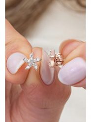 Lodie Silver Srebrne kolczyki-wkrętki z cyrkoniami rozmiar: onesize. Szare kolczyki damskie Lodie Silver, z cyrkonią, srebrne. Za 30.99 zł.